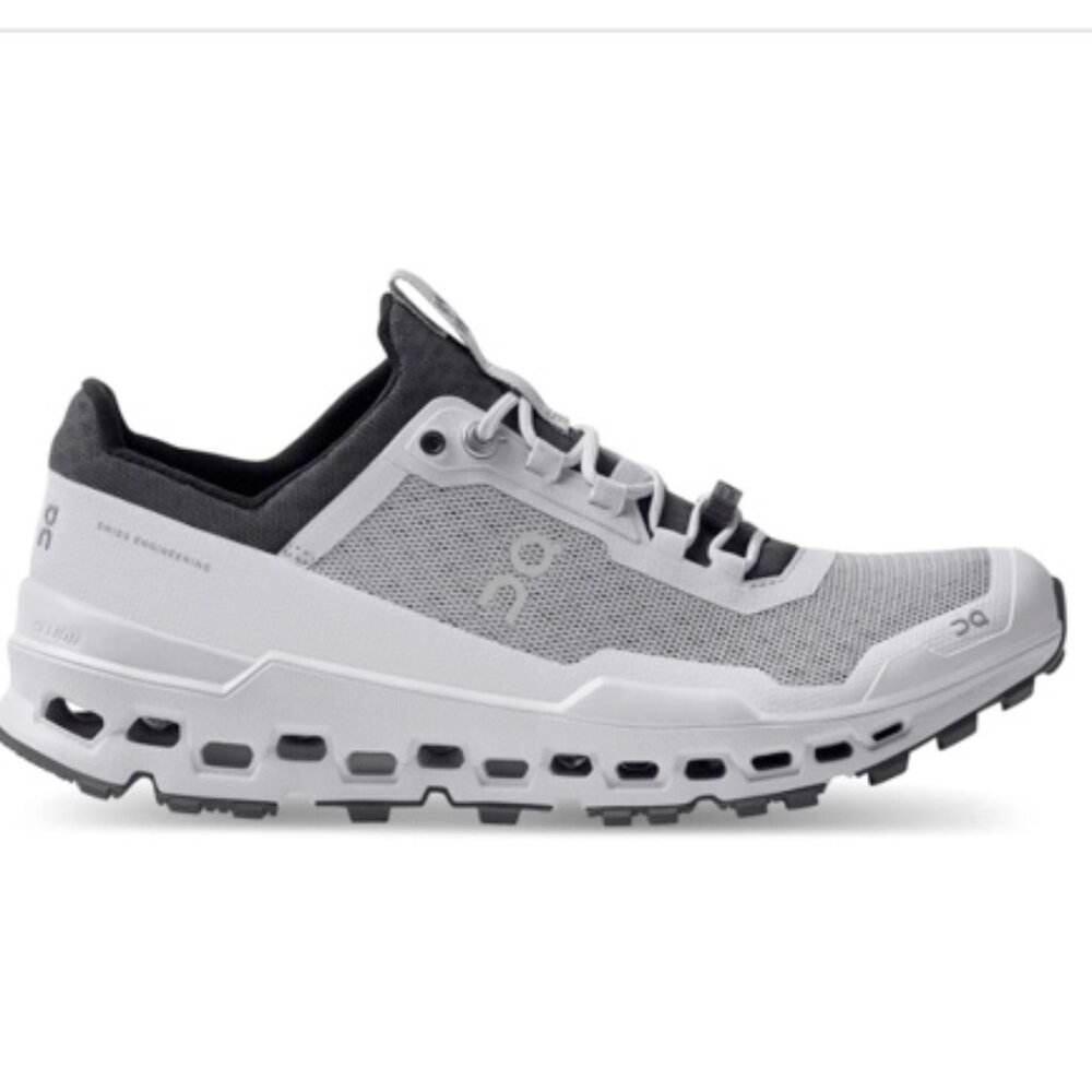 On cloud tennis shoes